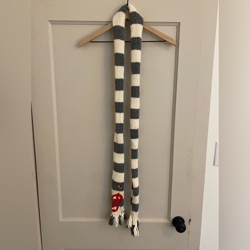 PINK Victoria's Secret Gray and White Striped Scarf - Picture 4 of 4